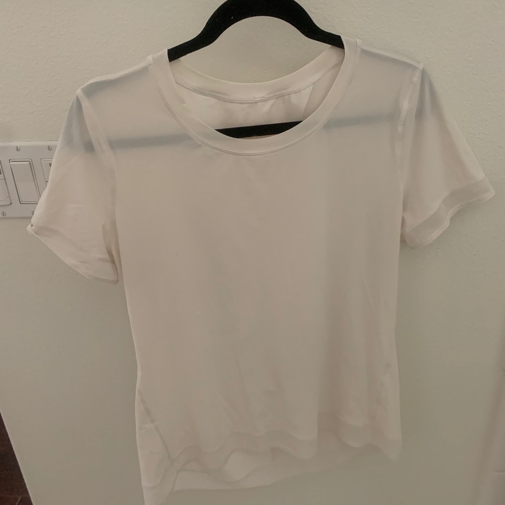 Lululemon top with open back